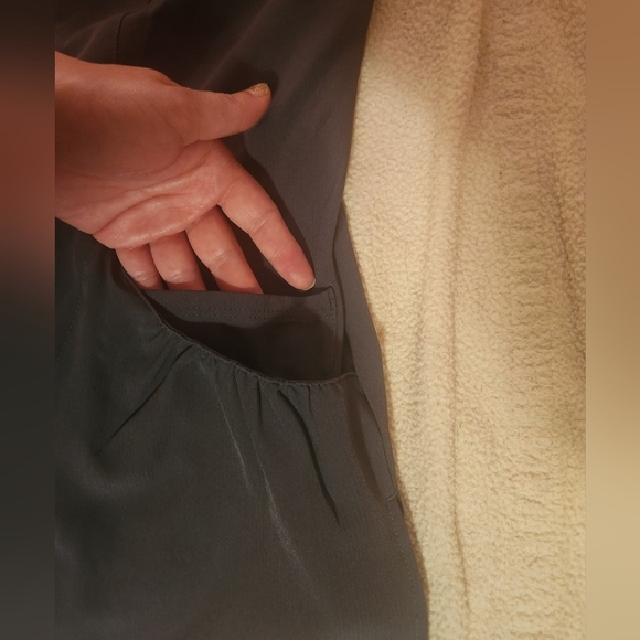 New! Skechers VitalityCharge  pewter Gray 3-Pocket Crossover Scrub Top Size L - Picture 9 of 9